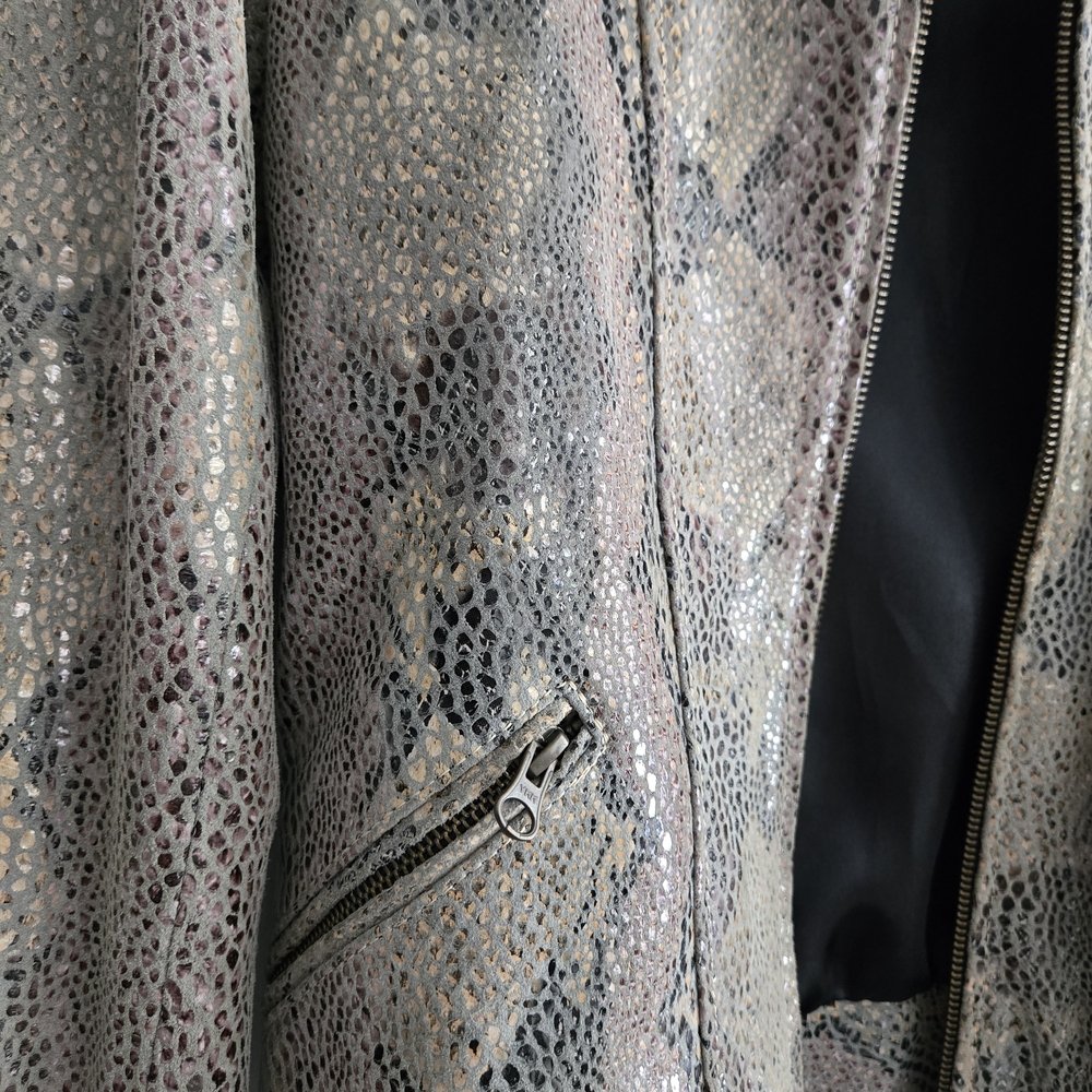 Women's Snakeskin Leather Jacket - Picture 5 of 10